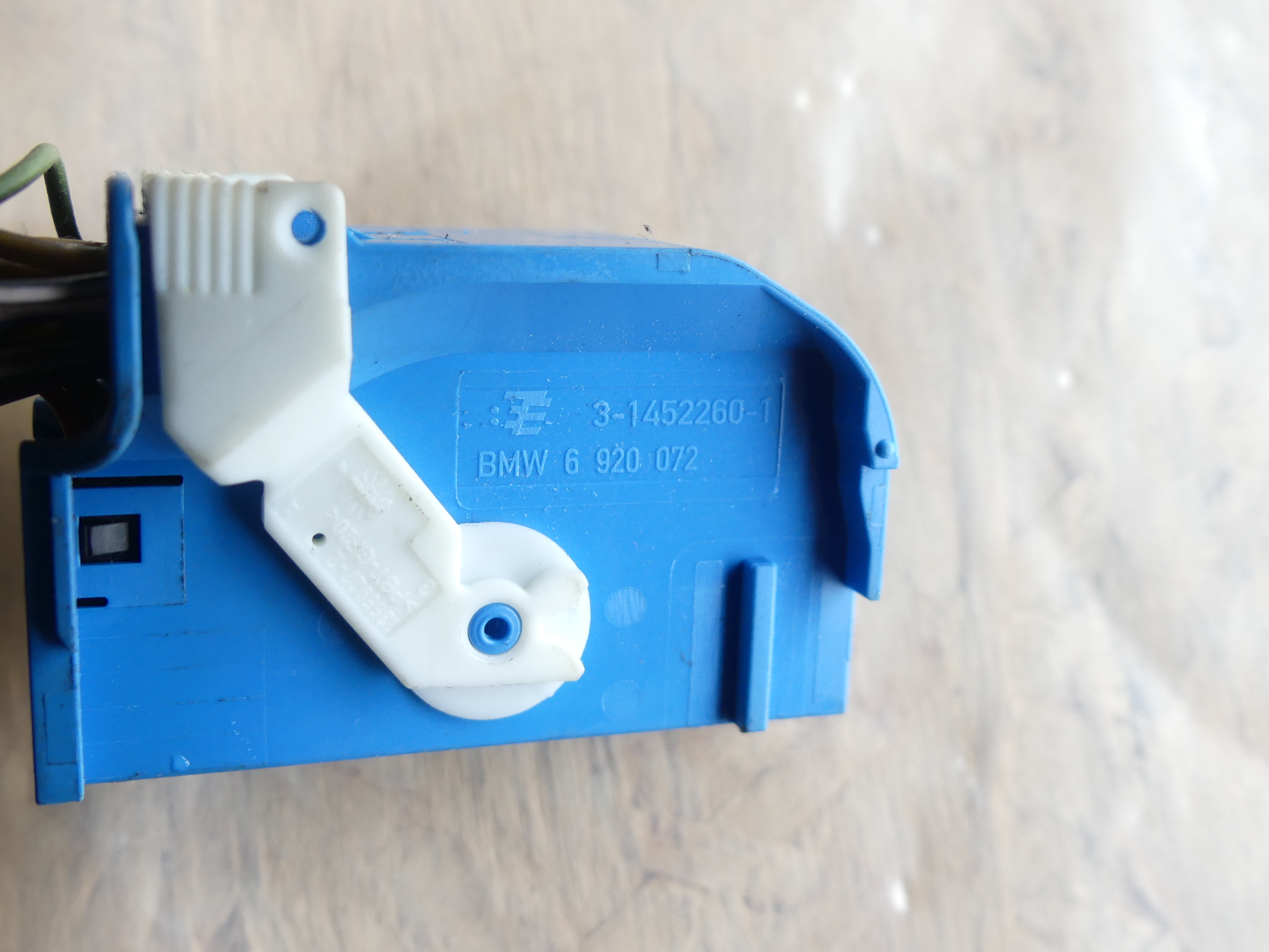 BMW 54 Pole 30 Wire Blue / White Connector Plug w/ Pigtail 6920072